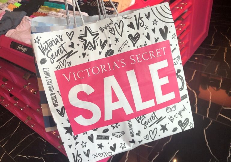 does victoria secret still sell uggs