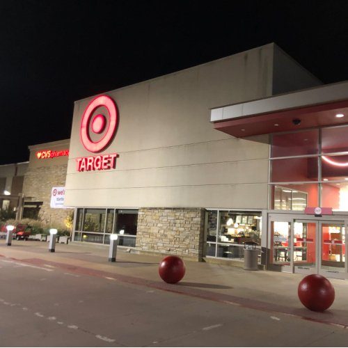 is target closed on thanksgiving