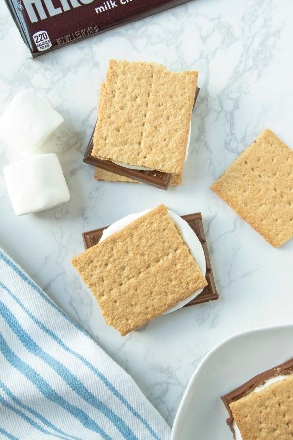 Microwave S'mores Maker, Gooey marshmallows AND crisp graham crackers?  Finally a PERFECT microwave s'more! 😍 Get the Microwave S'mores Maker  here:  (We, By Food Network